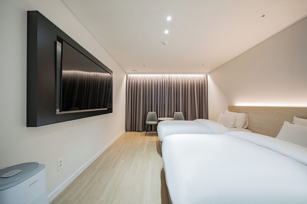 Business Twin Room - Photo 4