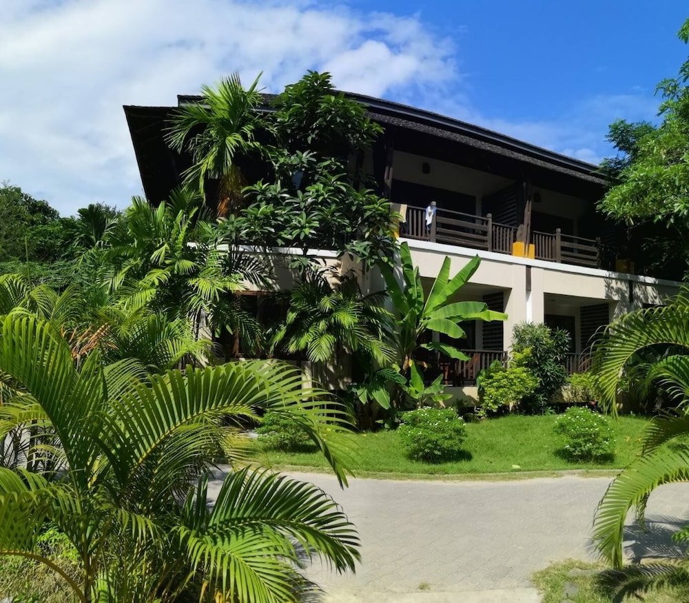 Deluxe Room with Garden View - Photo 16