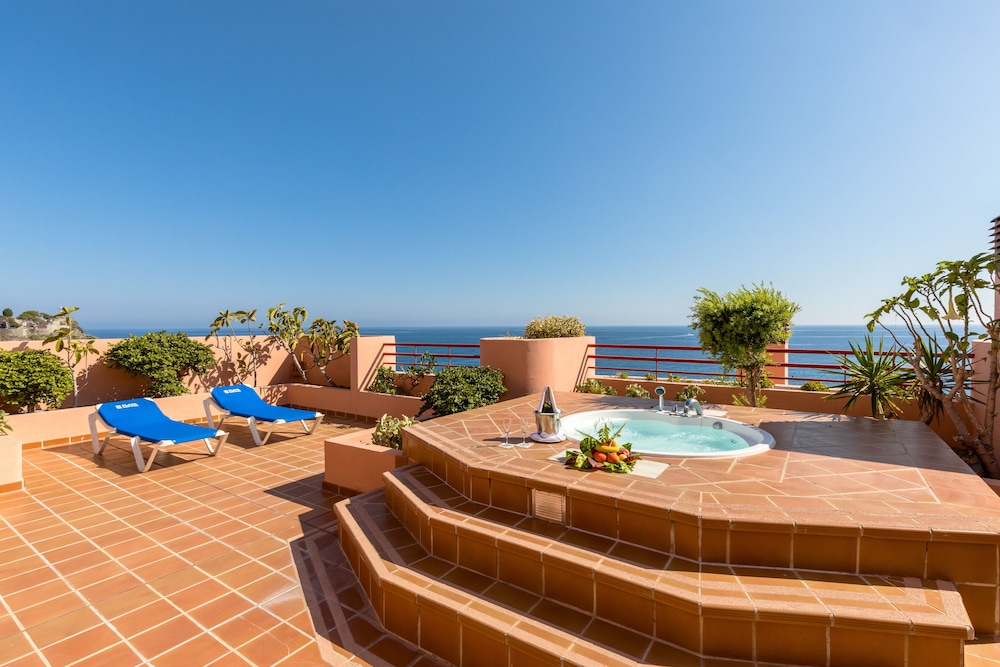 Suite, 1 Bedroom, Sea View - Photo 1