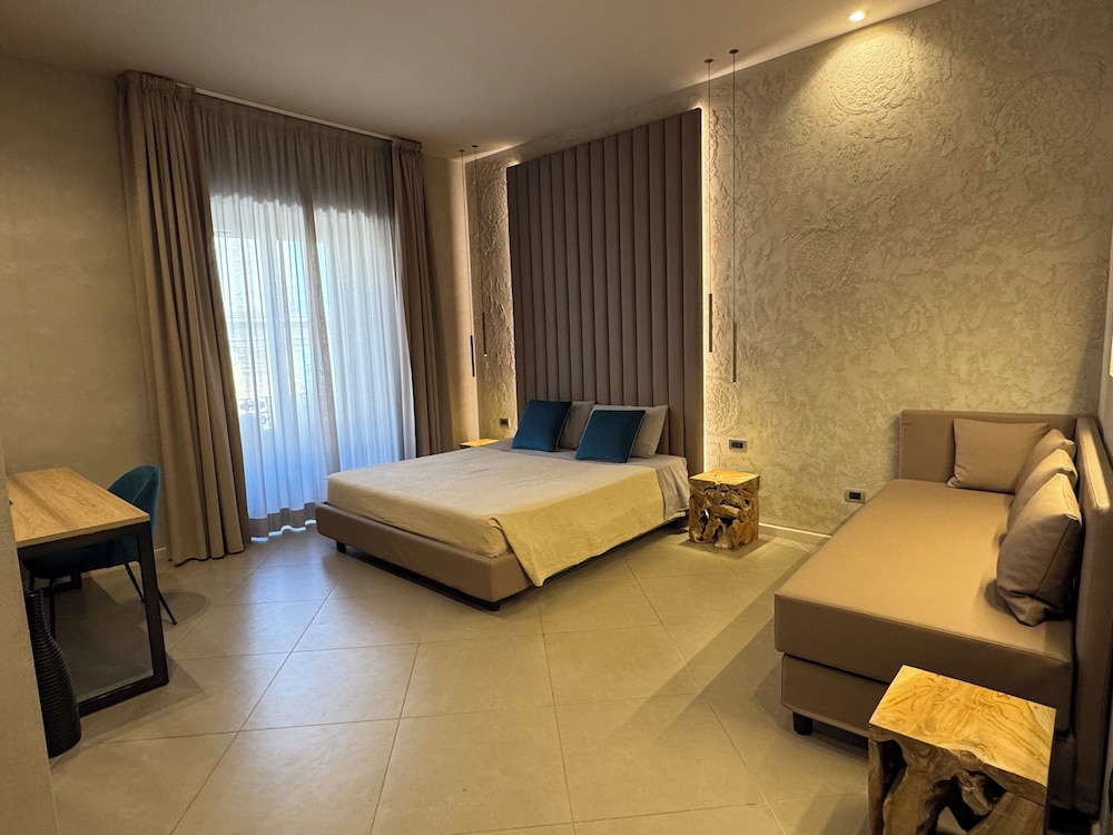 Deluxe Triple Room, 1 King Bed with Sofa bed, Balcony, City View