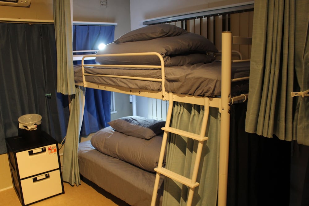 Shared Dormitory For 4 Guests, Men Only, Bunk Bed photo 3