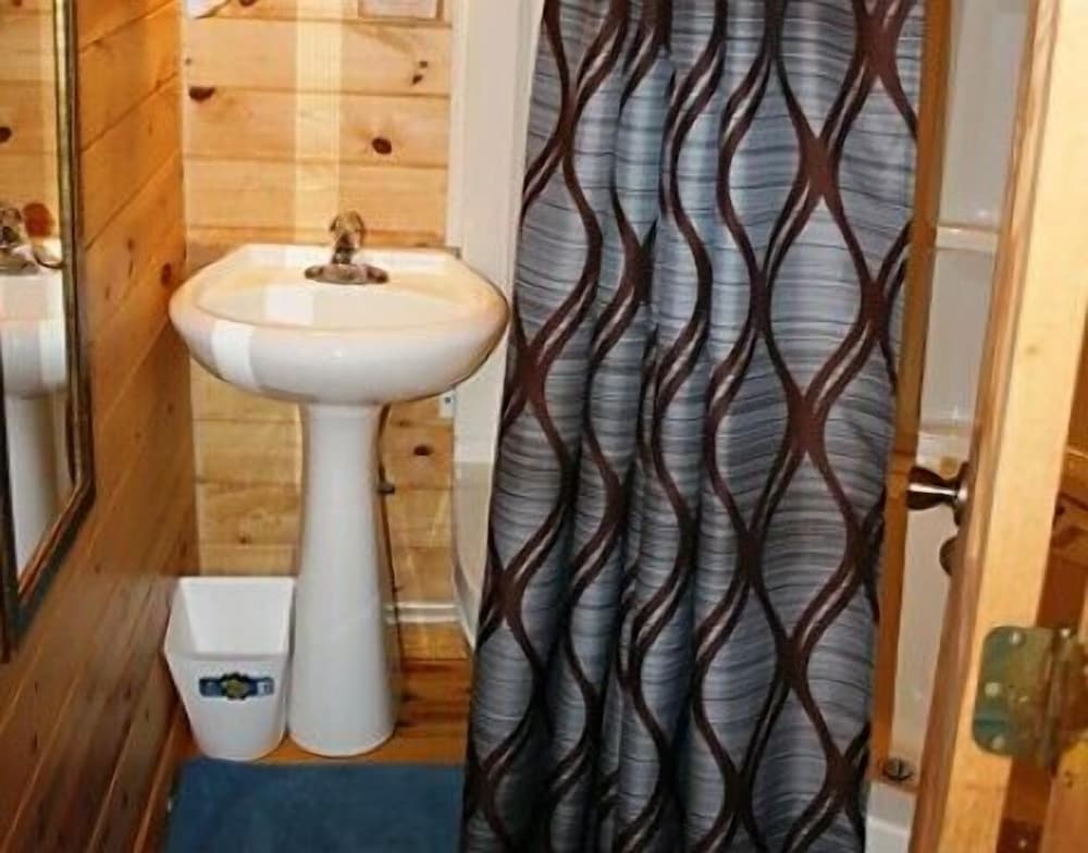 Economy Cabin, Private Bathroom (Cabin 10) photo 3