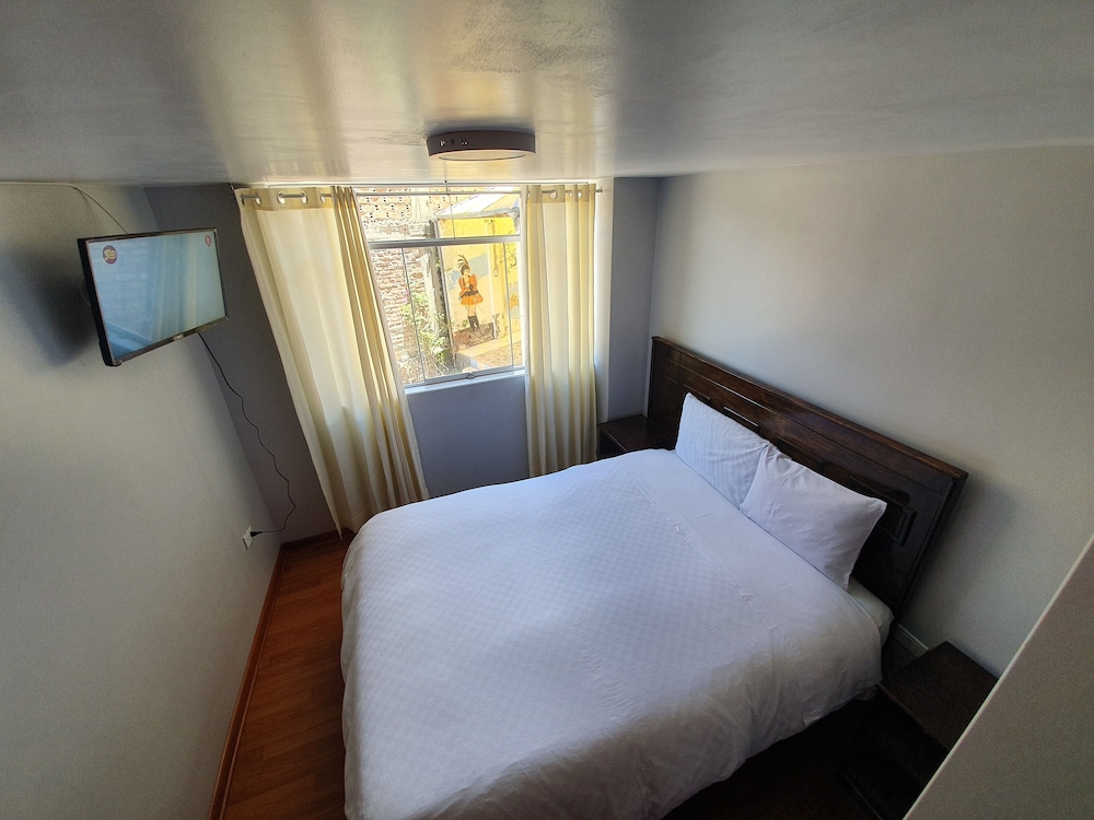 Classic Room, 1 Queen Bed photo 2