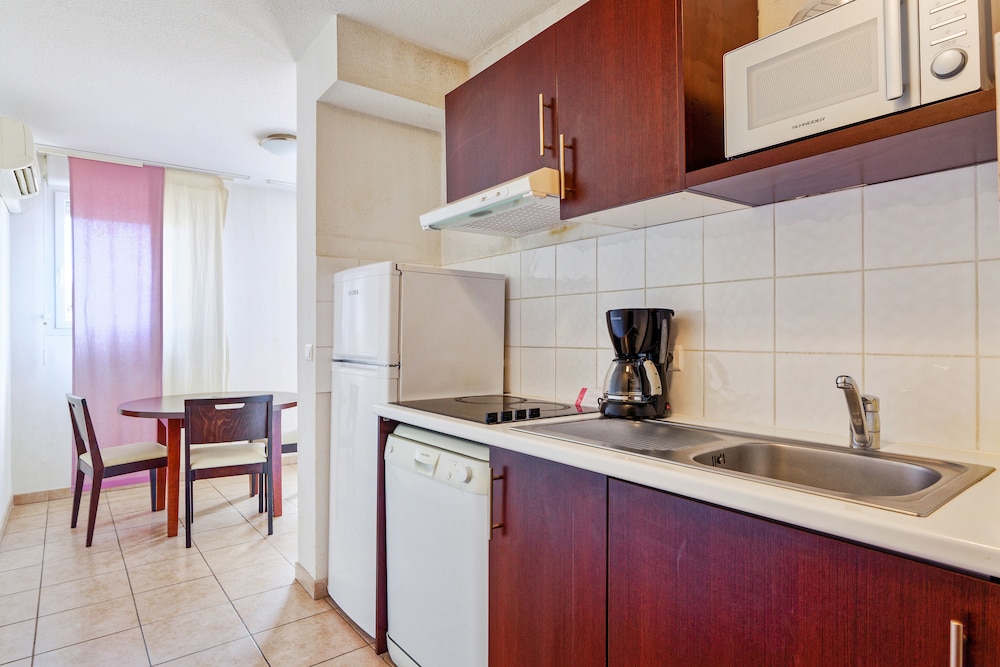 Standard Apartment, Multiple Beds, Non Smoking - Photo 5