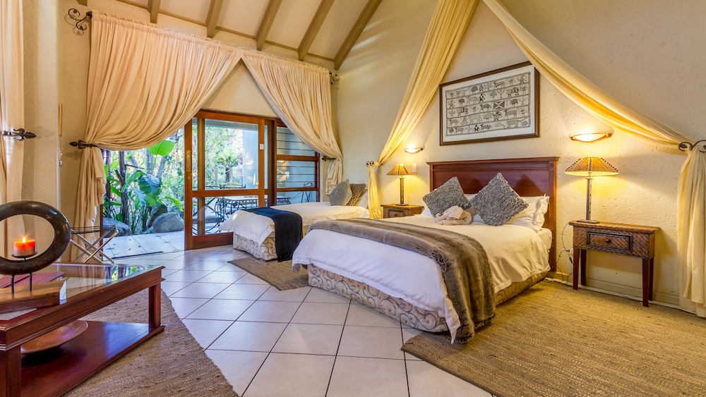 Exclusive Studio Suite, Multiple Beds, Hot Tub, Garden View photo 3