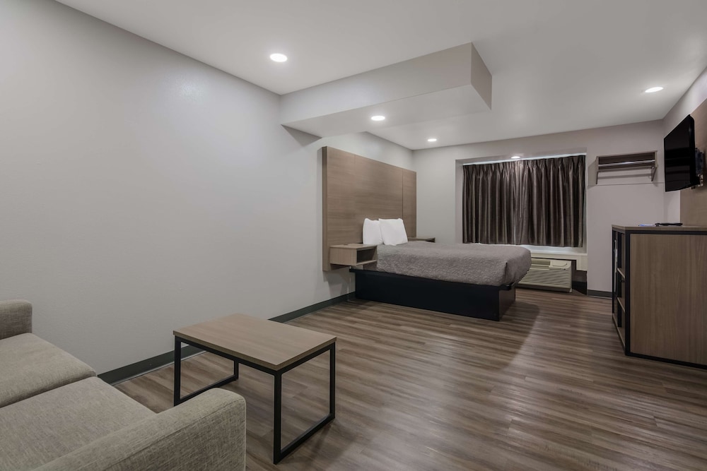 Suite, 1 Queen Bed, Non Smoking - Photo 1