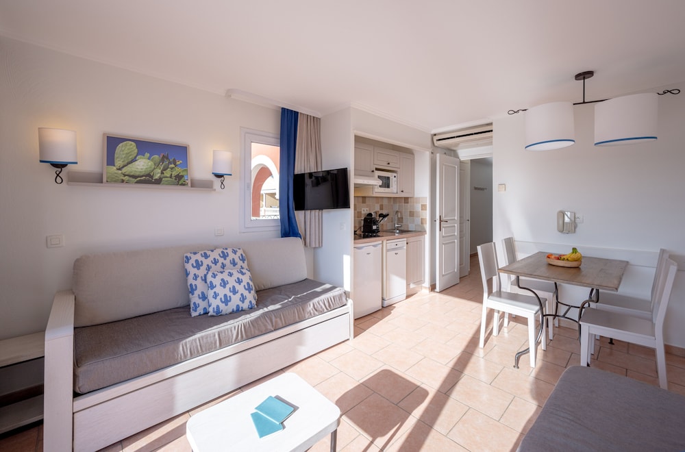 Apartment 4 people - 1 bedroom - Terrace or balcony - Sea view photo 3