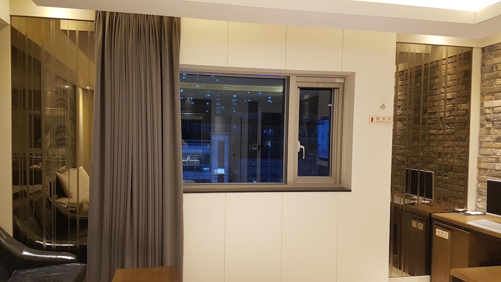 Standard Double Room, Non Smoking, City View - Photo 5