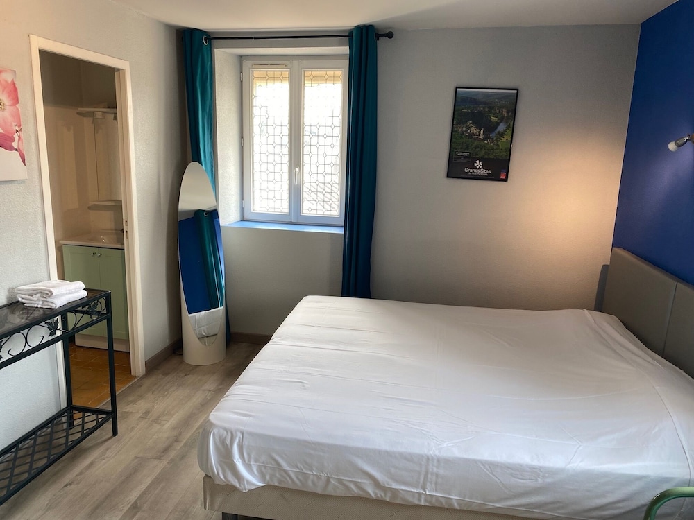 Classic Triple Room, Ensuite photo 2