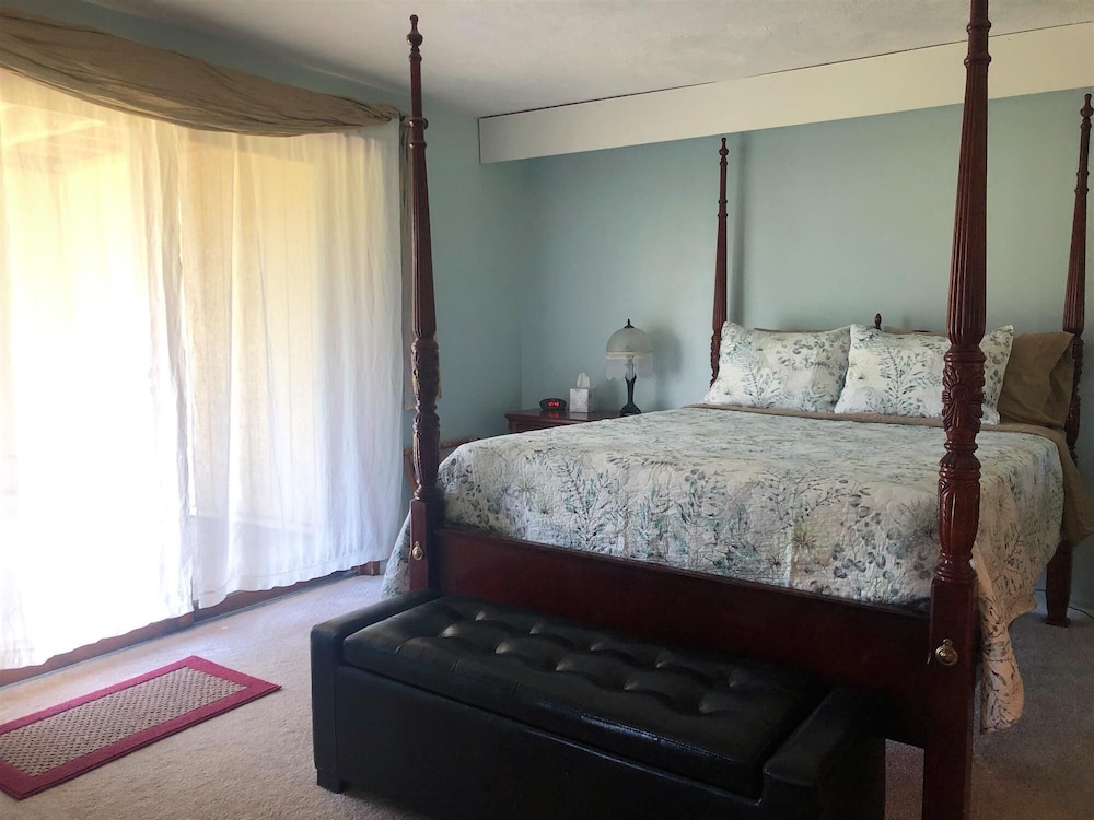 Comfort Double Room, 2 Queen Beds, Mountain View (Durrance Suite) photo 2