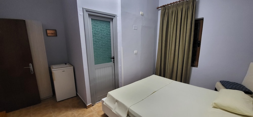 Basic Double Room, 1 Queen Bed, Garden View photo 1
