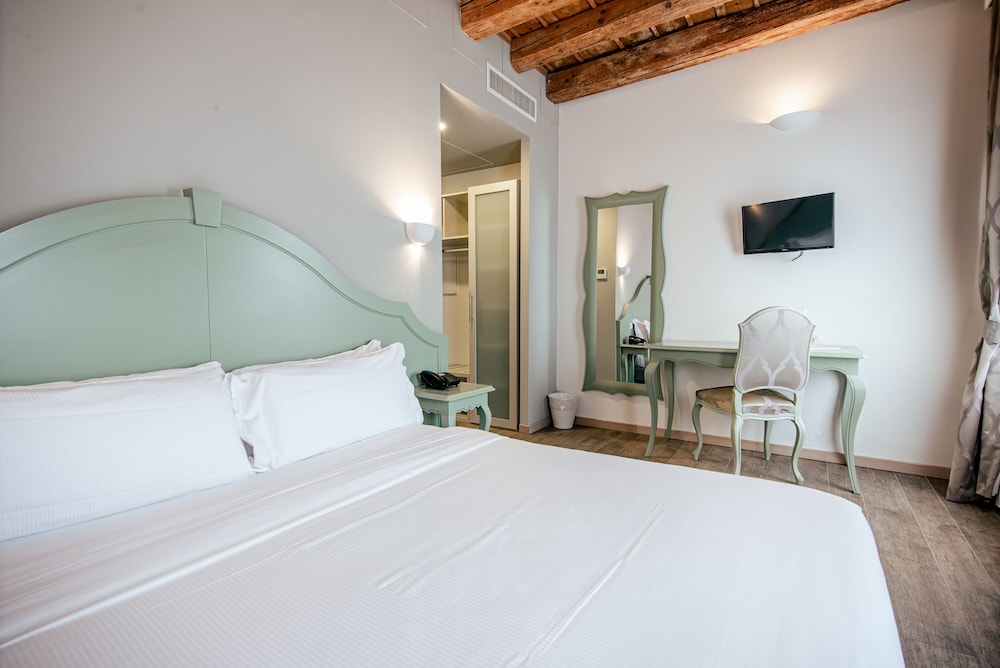 Double Room, Mobility Accessible photo 1