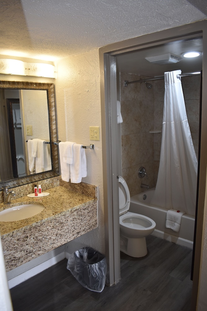 Room, 2 Double Beds, Non Smoking - Photo 6