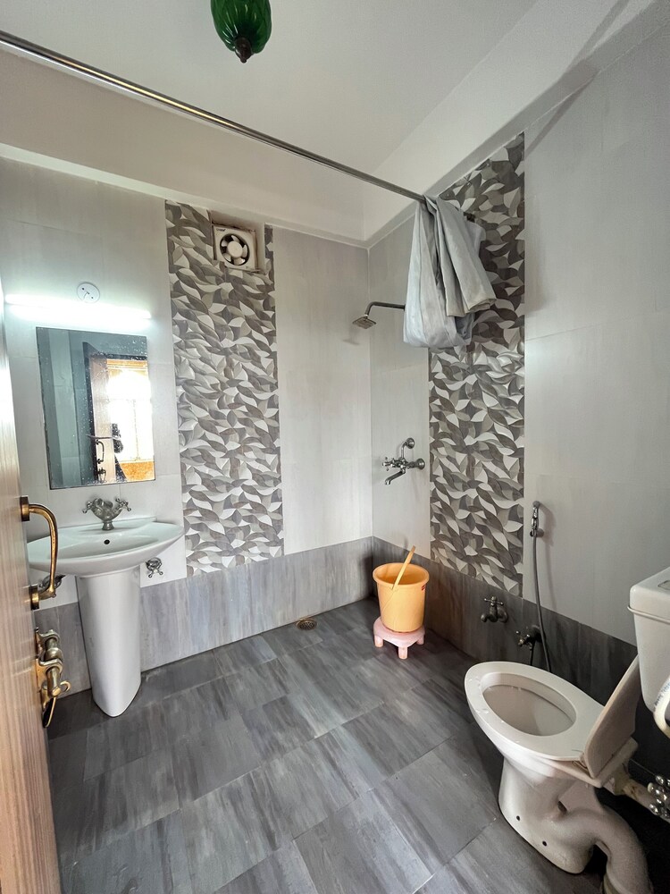 Deluxe AC Family Suite photo 2