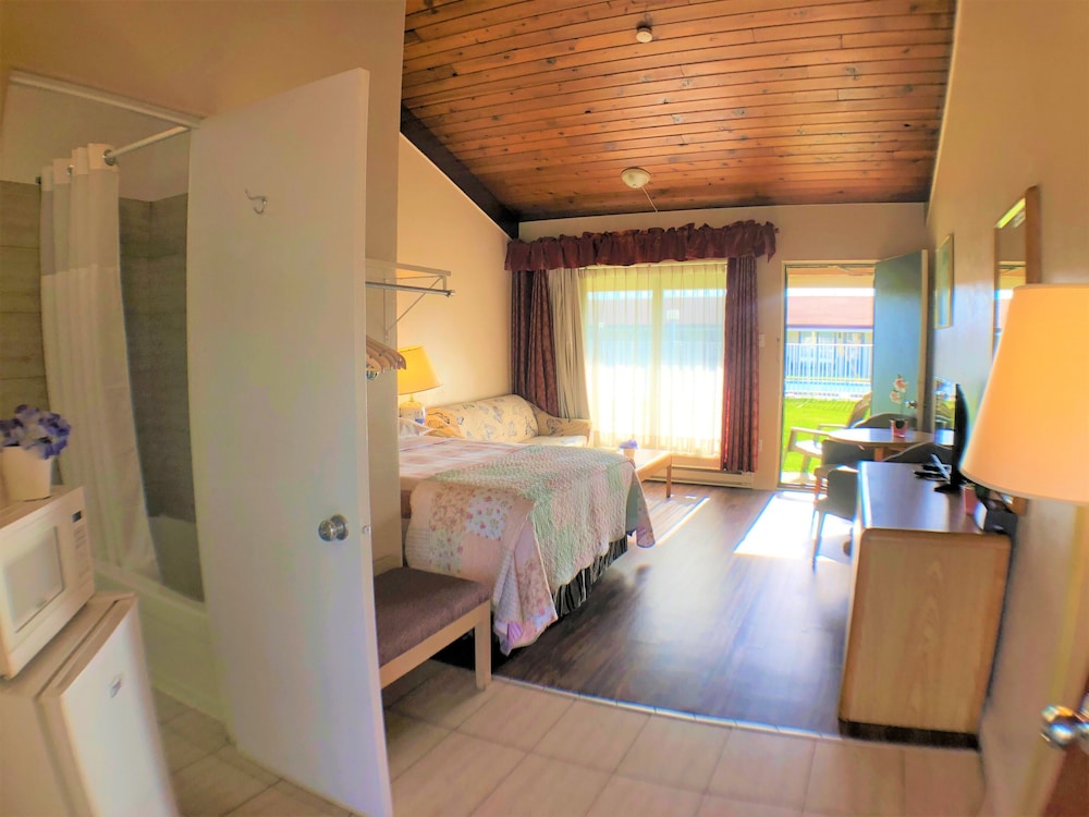 Standard Room, 1 Queen Bed, Non Smoking photo 3
