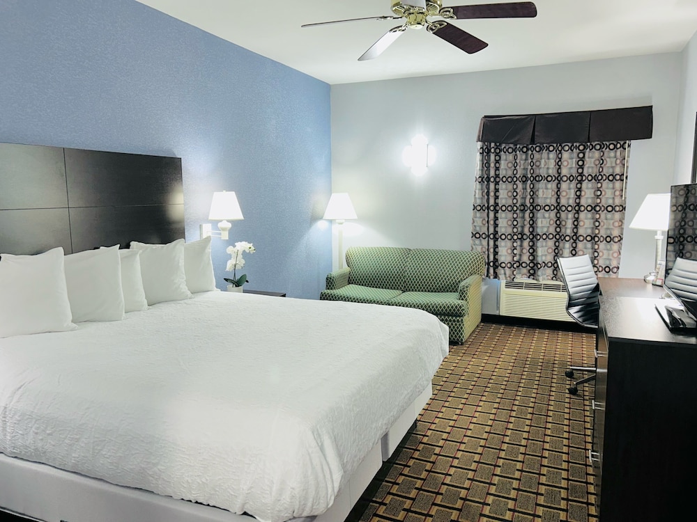 Suite, 1 King Bed, Non Smoking, Kitchenette - Photo 7