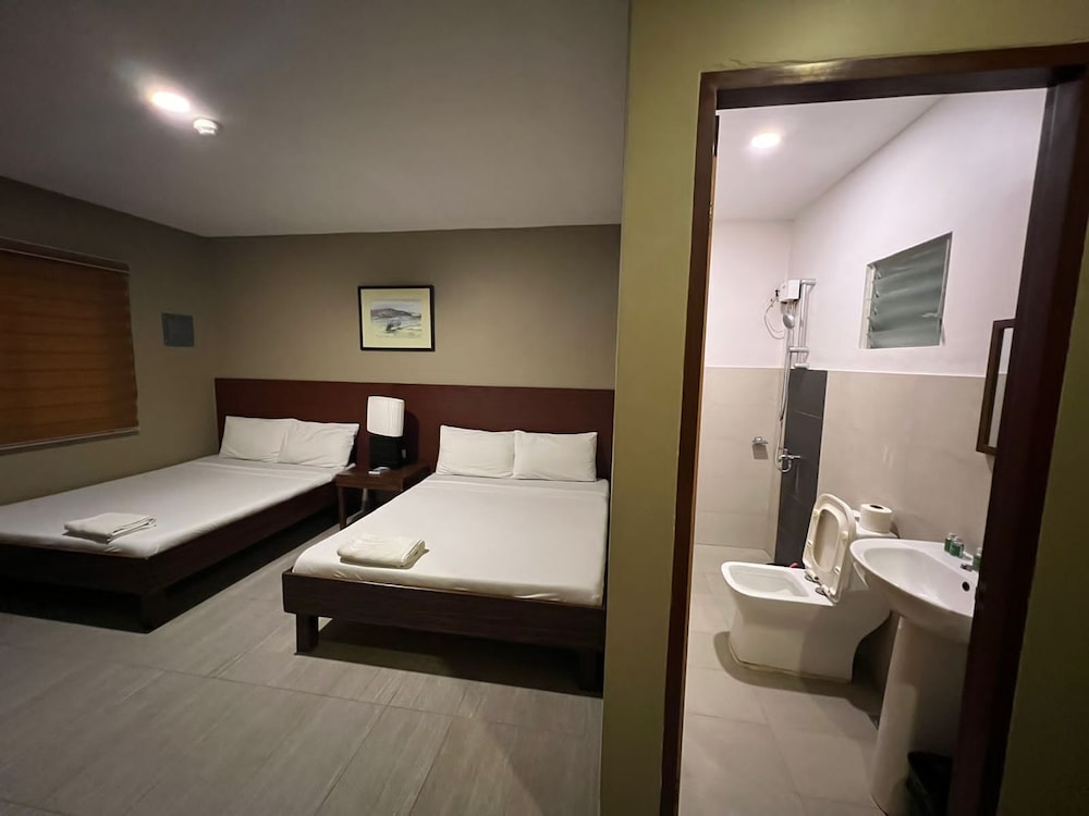 Deluxe Double Room, 2 Double Beds, Partial Sea View photo 2