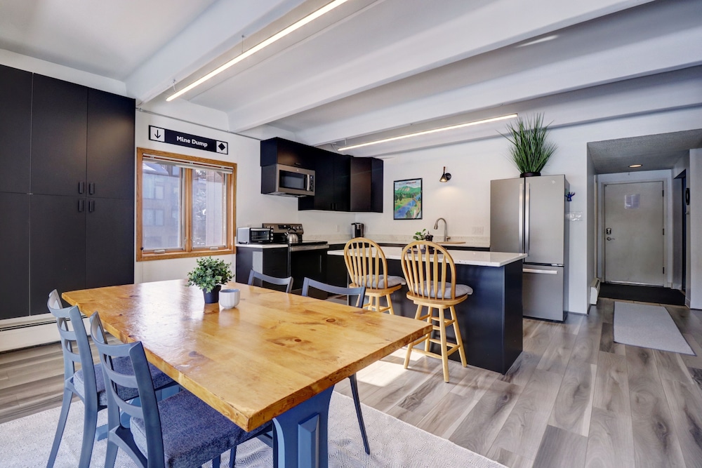 Condo, 2 Bedrooms