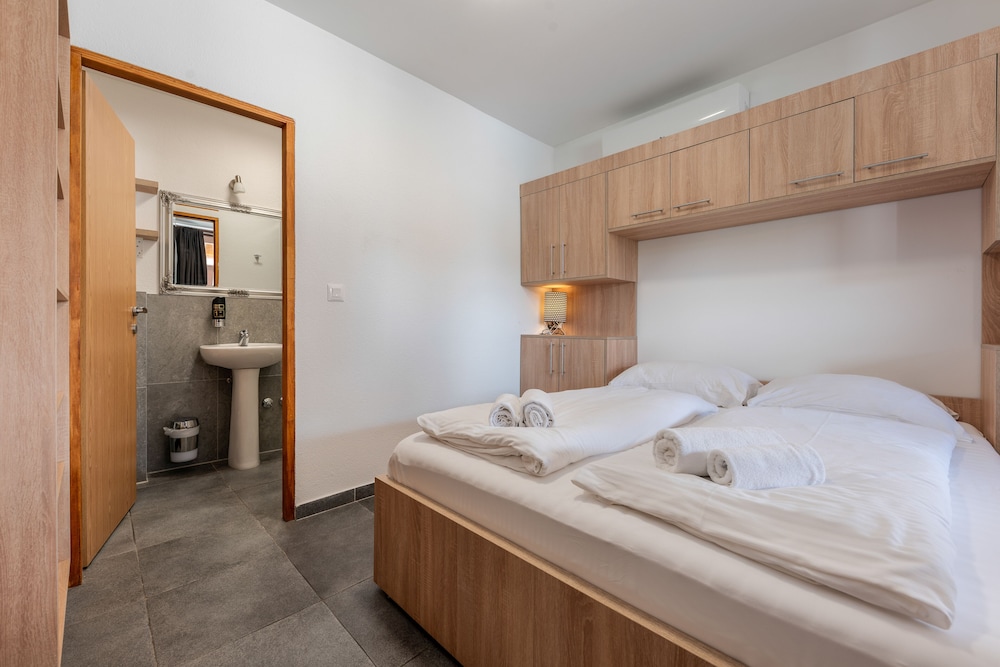 Room Standard with pool view for 2