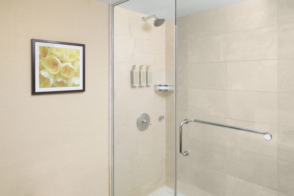 Room, 2 Queen Beds, City View (Hearing Accessible) thumbnail 6