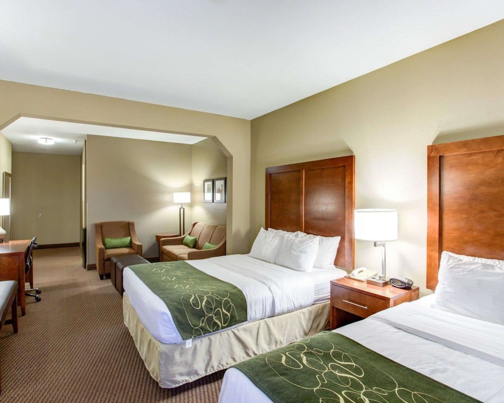 Suite, 2 Queen Beds, Non Smoking - Photo 2