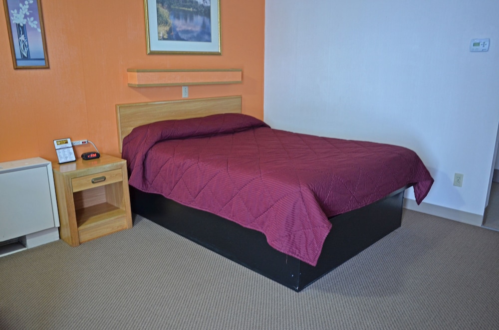 Standard Room, 1 Queen Bed (Non smoking, No pets)