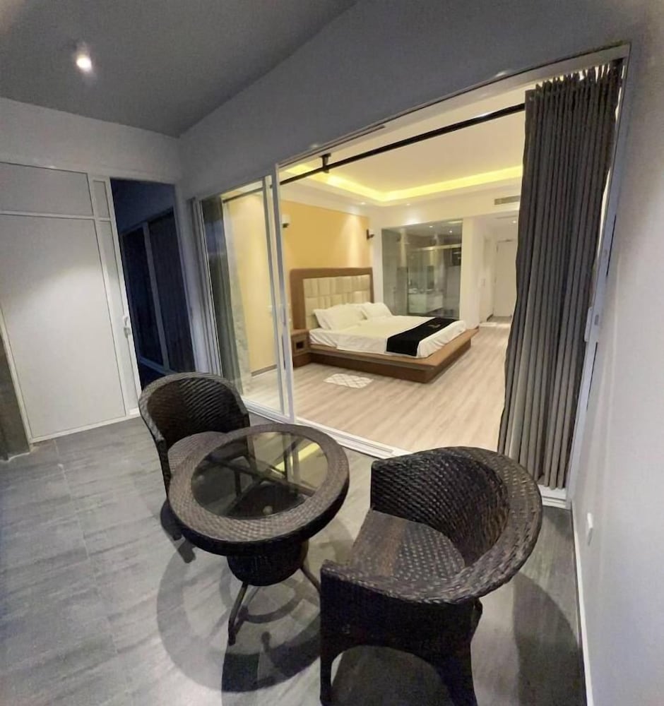 Deluxe Suite, 1 Bedroom, Ocean View, Sea Facing photo 2