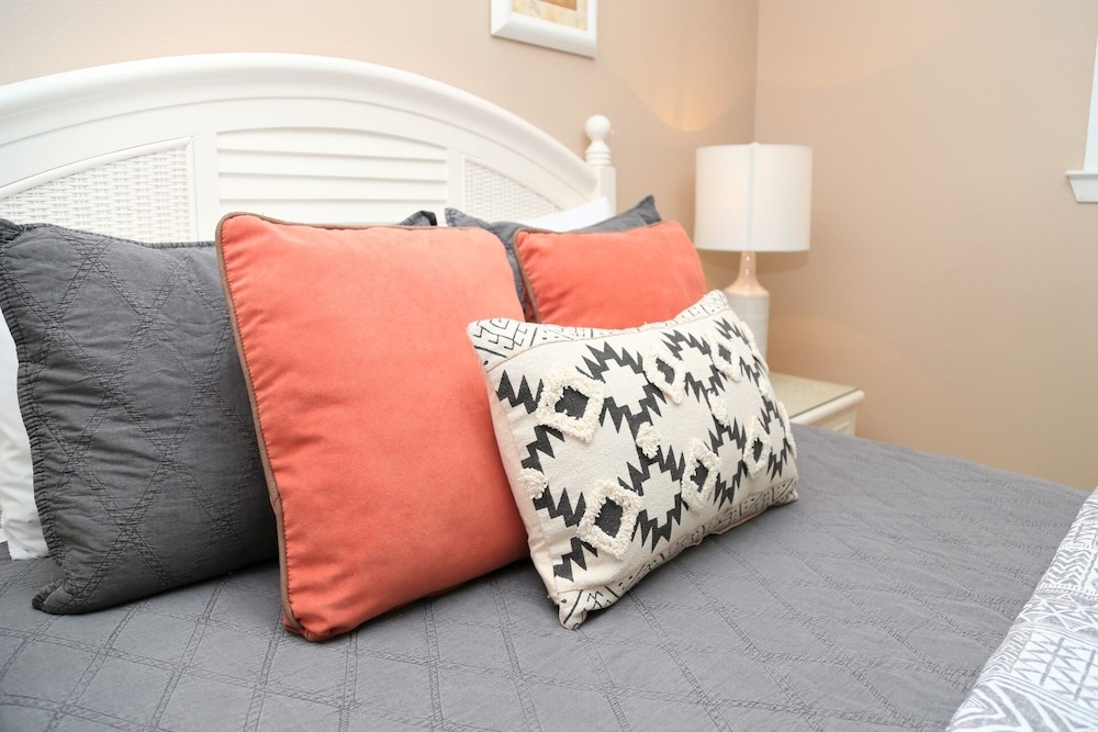 Condo, 2 Bedrooms