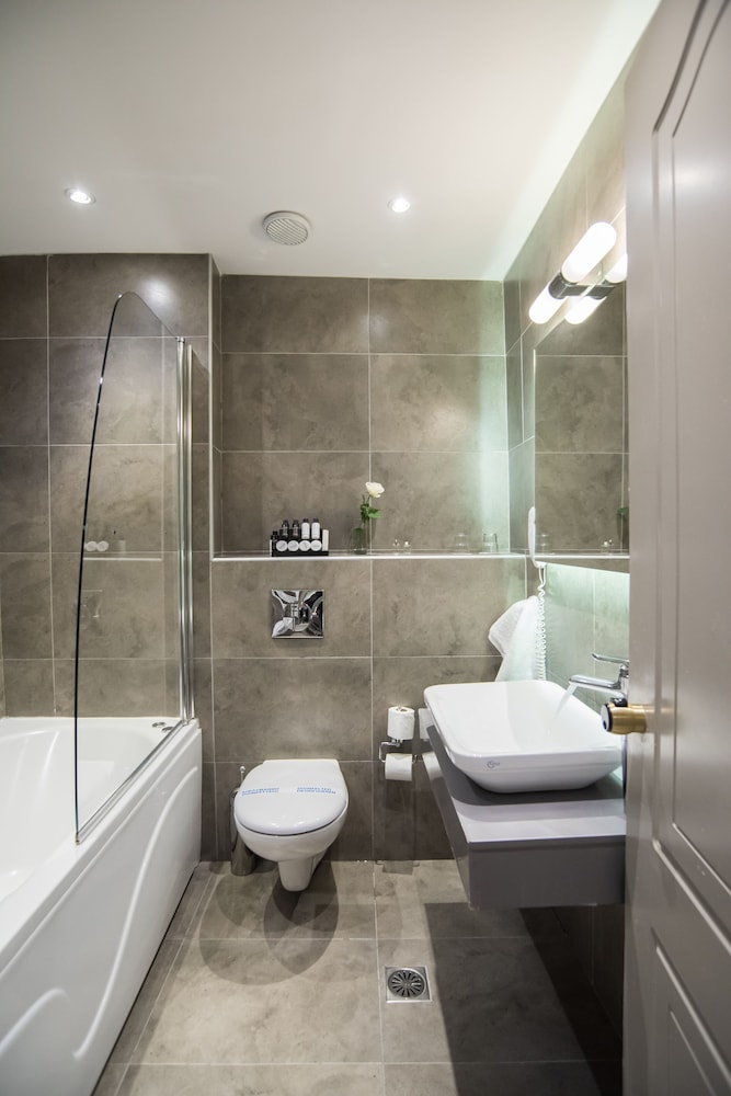 Premium Suite with Spa bath - Photo 4