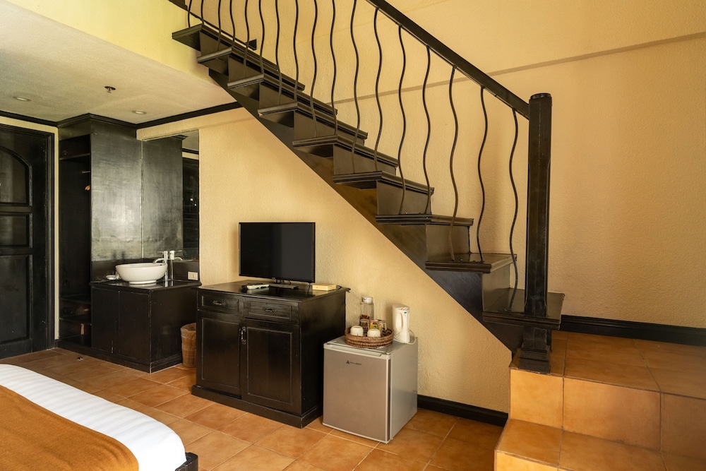 Superior Deluxe with Loft - Photo 3