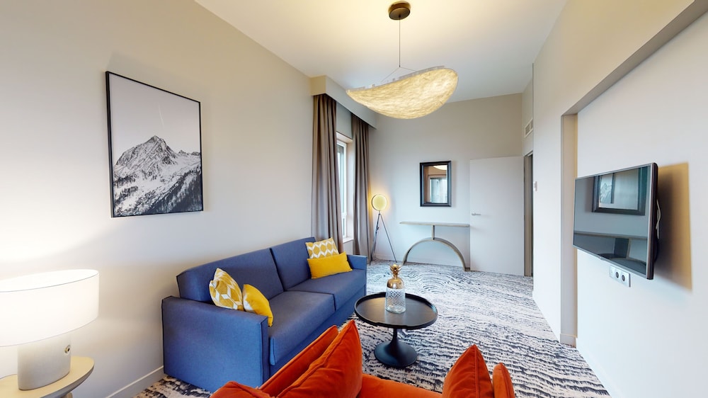 Suite, 1 King Bed, Terrace - Photo 17