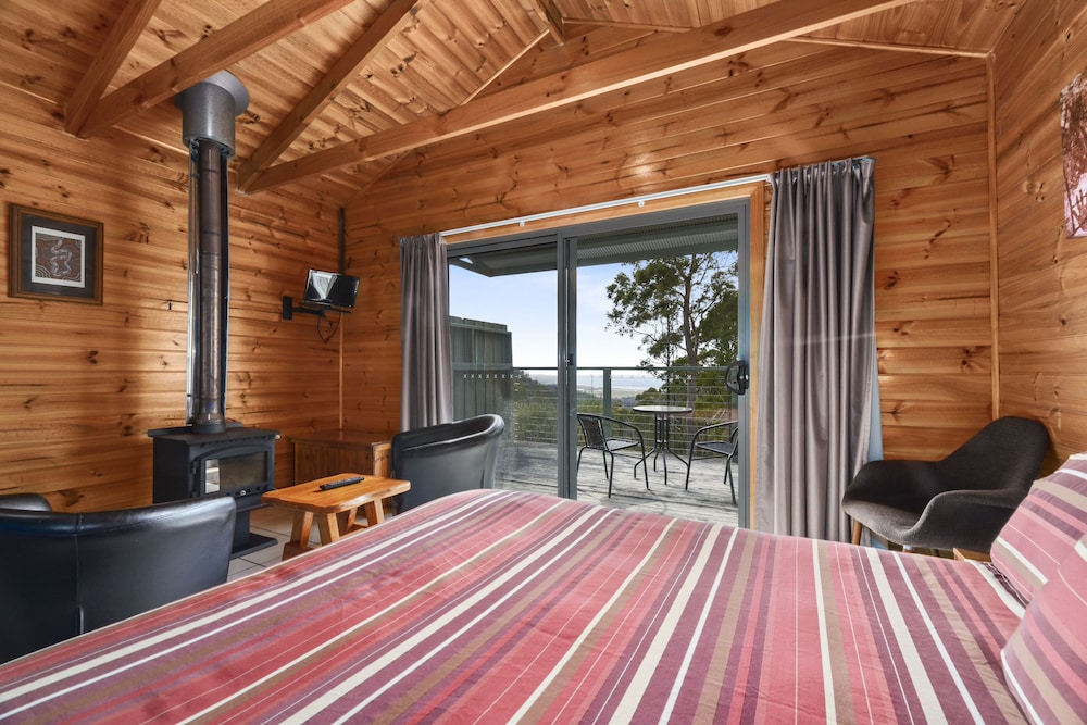 Classic Chalet, 1 Queen Bed, Ocean View photo 3