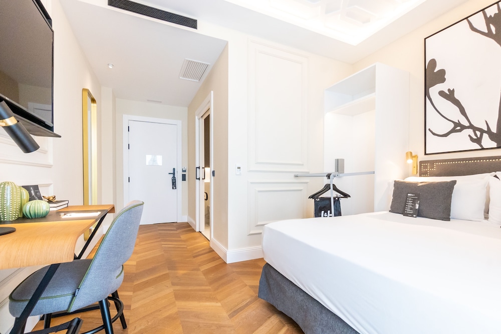 Superior Double Room, Accessible - Photo 5