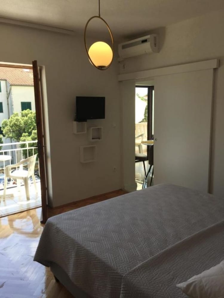 Apartment (Tattoo - Modern & Free Parking - A4(2)