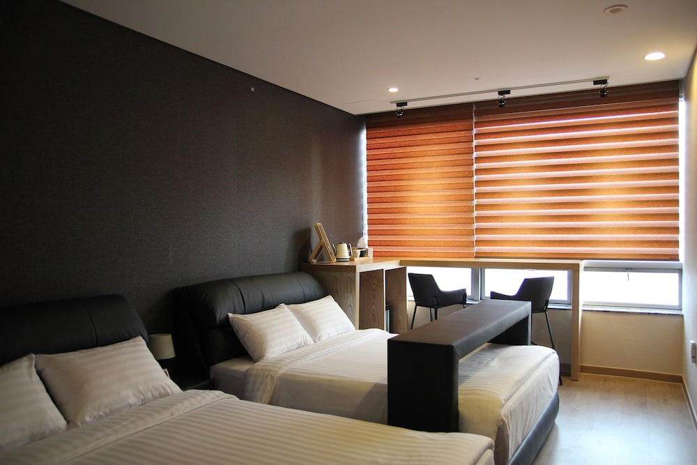 Superior Deluxe Twin Room, Bathtub photo 2
