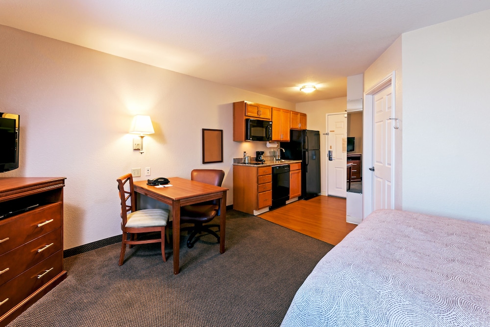 Suite, 2 Double Beds (Comm, Mobil, Trans Shwr, Tub) - Photo 4