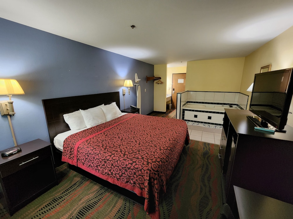 Studio Suite, 1 King Bed, Non Smoking - Photo 2