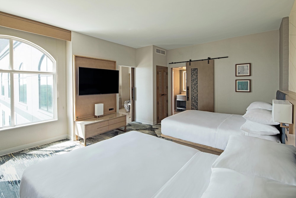 Suite, Multiple Beds - Photo 3