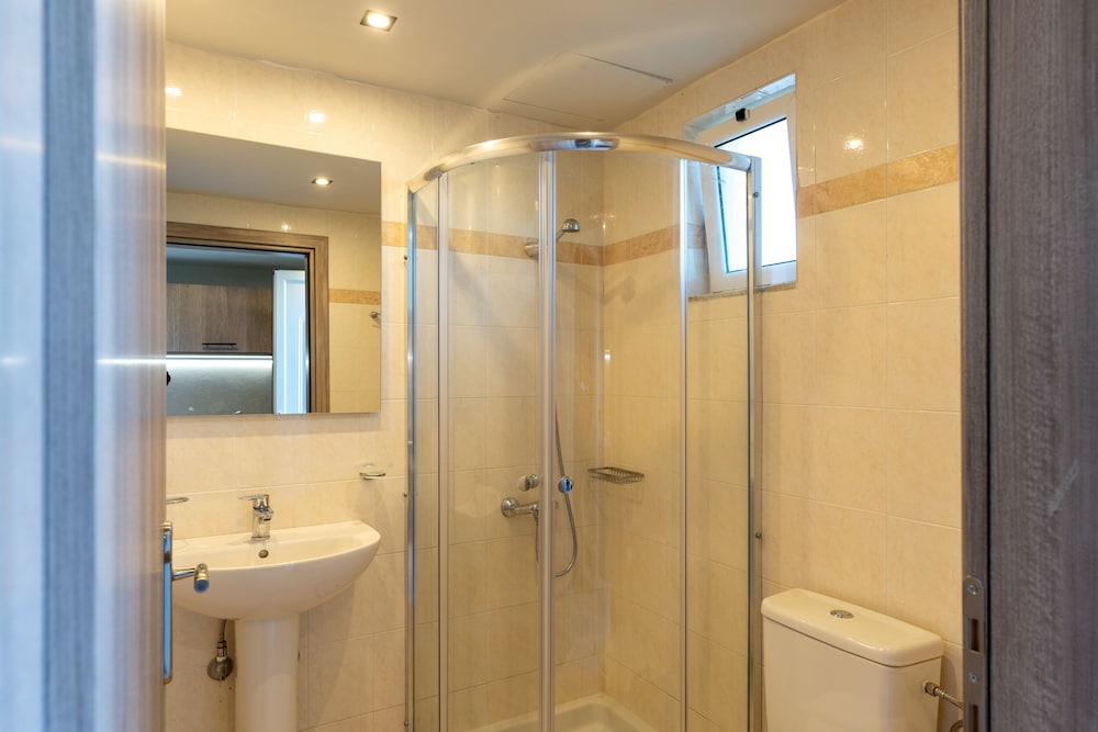 Apartment, 2 Bedrooms, Pool View photo 2