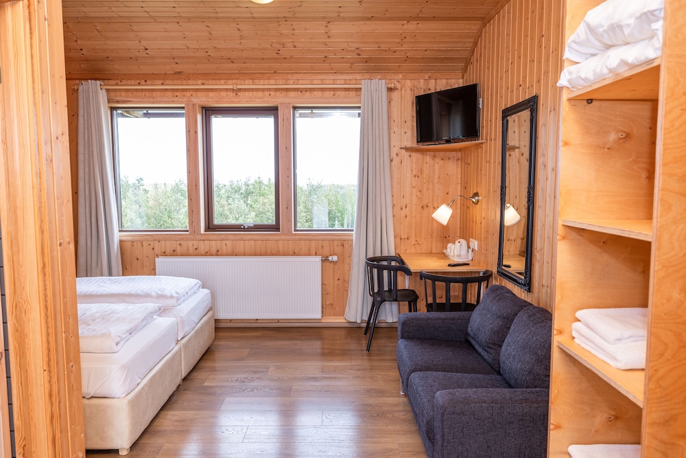 Double Room, 2 Twin Beds, Private Bathroom photo 3