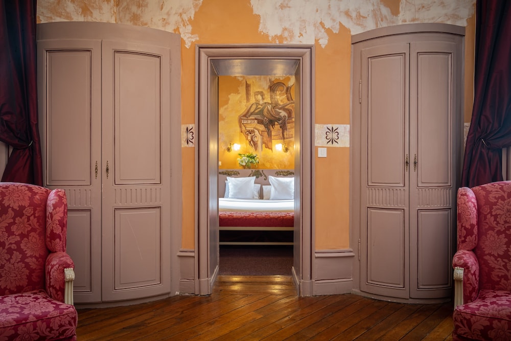 Suite - Photo 5