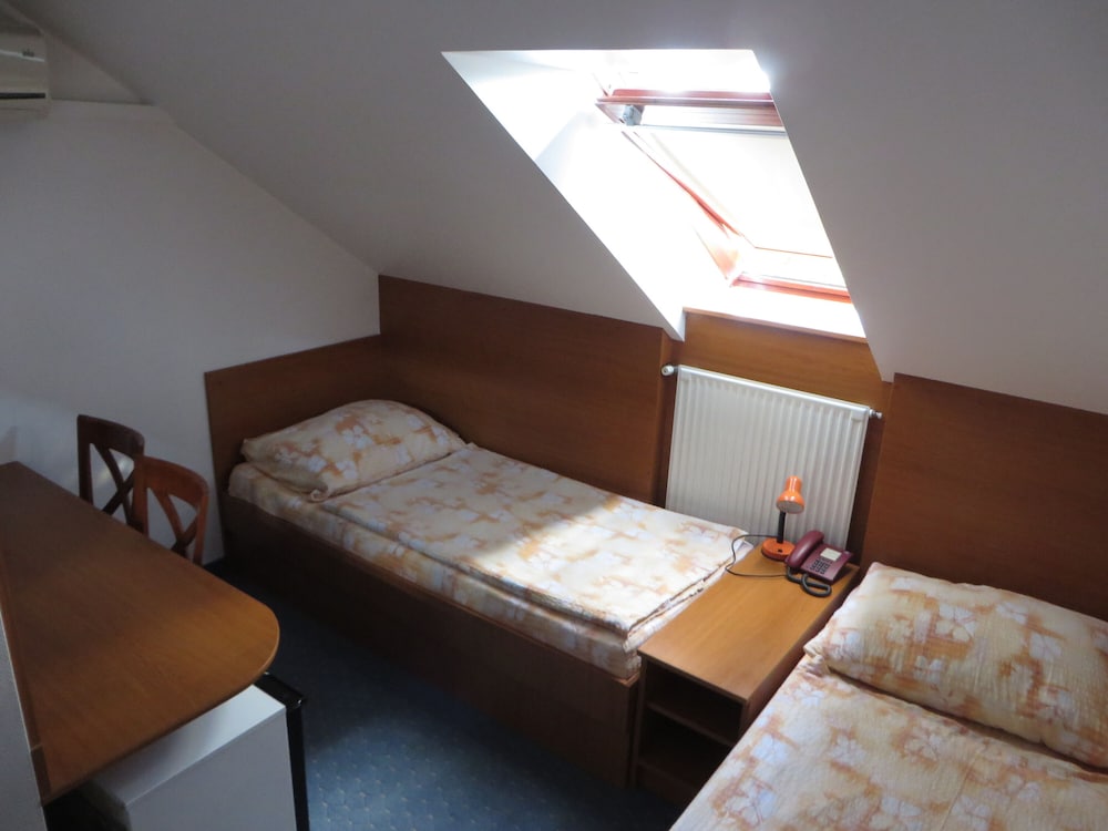 Economy Double Room photo 1