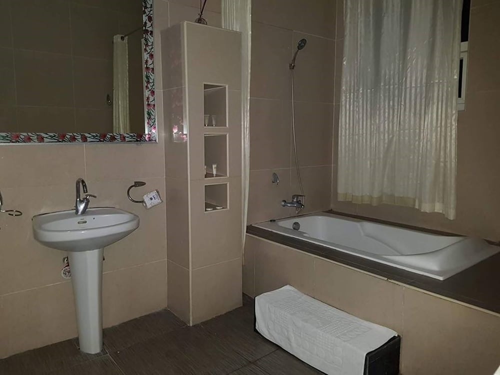 Honeymoon Suite A photo 3