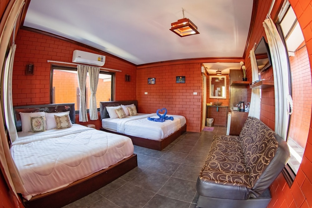 Family Suite - Photo 9