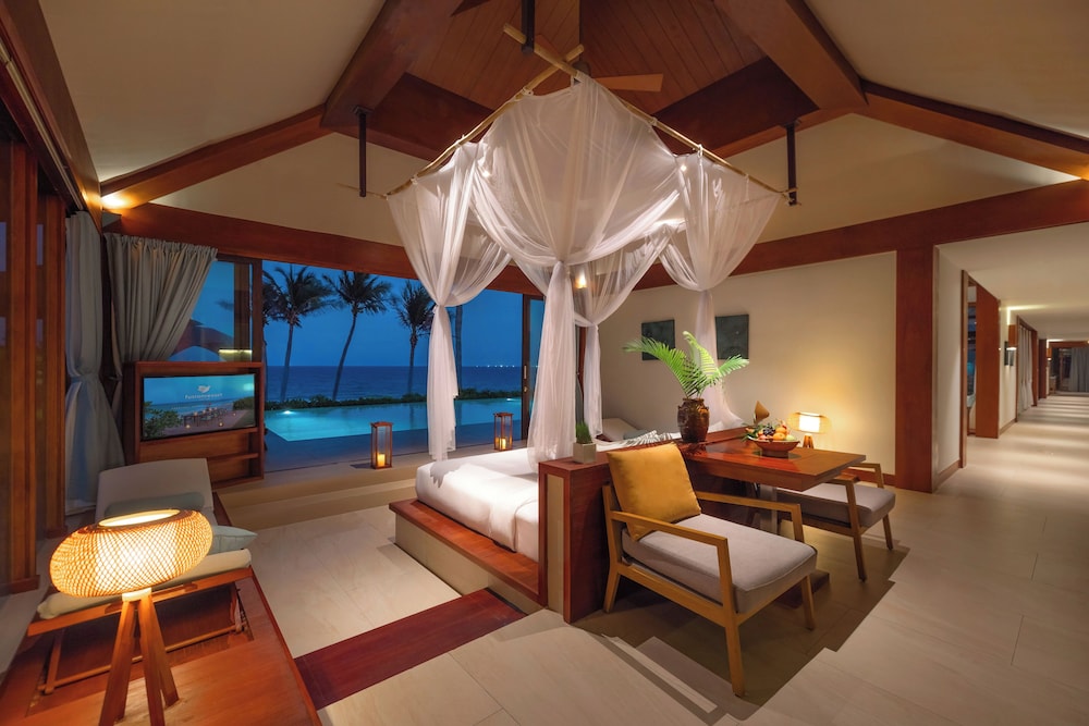 Four-Bedroom Beach Front Pool Villa - All Spa Inclusive photo 2