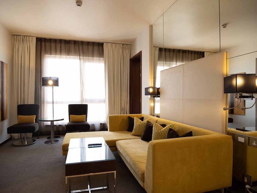 One Bed Room Suite with Kitchenette photo 2