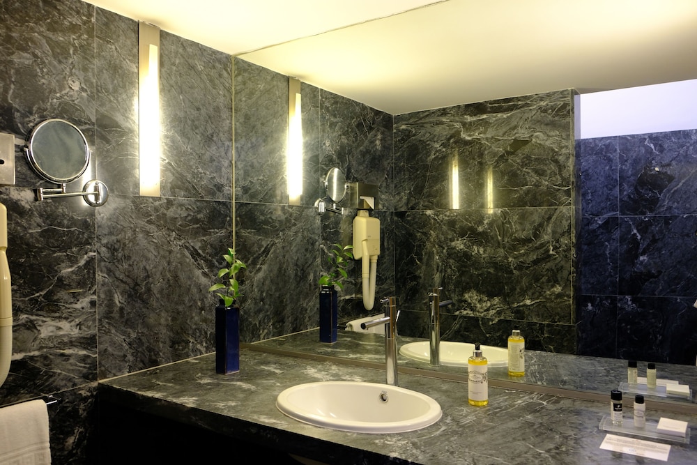 Junior Suite (Triple) - Photo 4