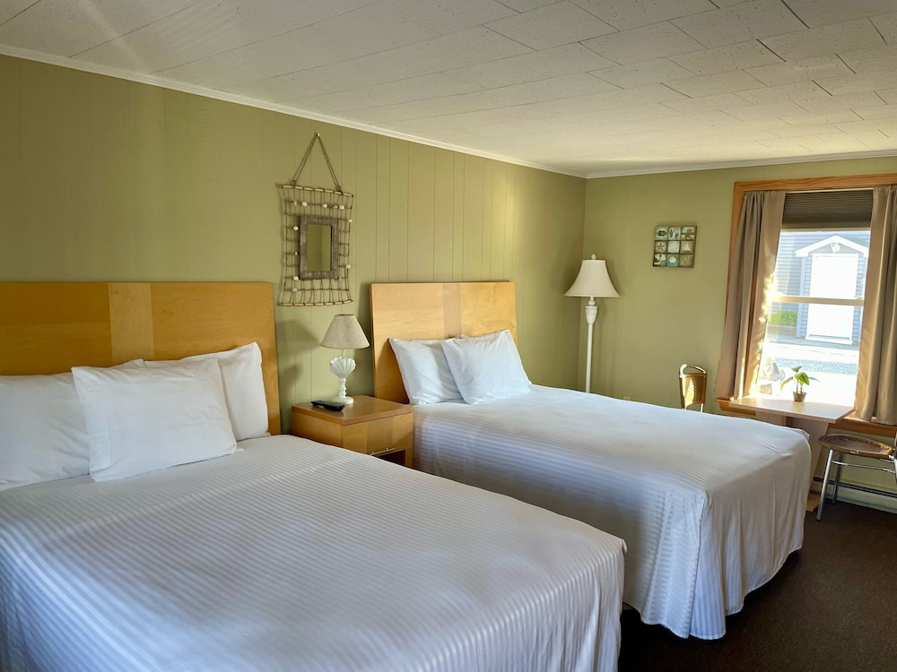 Motel #8 – Single room with refrigerator, microwave & coffeemaker photo 1