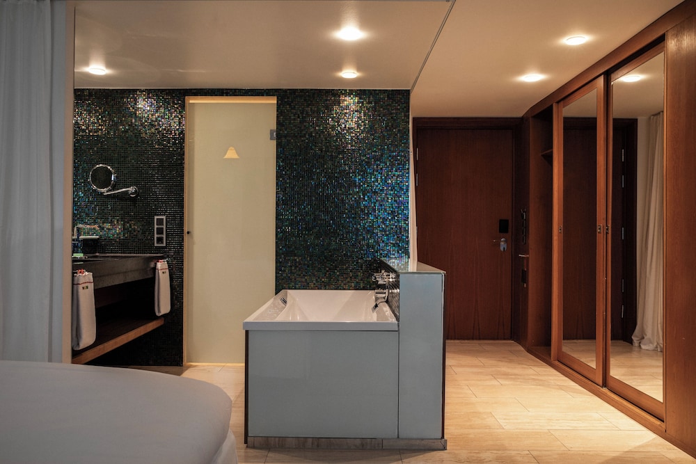 Superior Open Bath - Photo 2