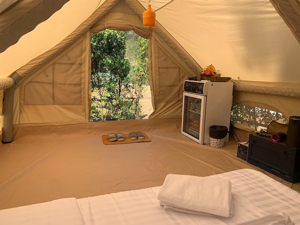 Family Tent, 1 Queen Bed, Mountain View, Mountainside